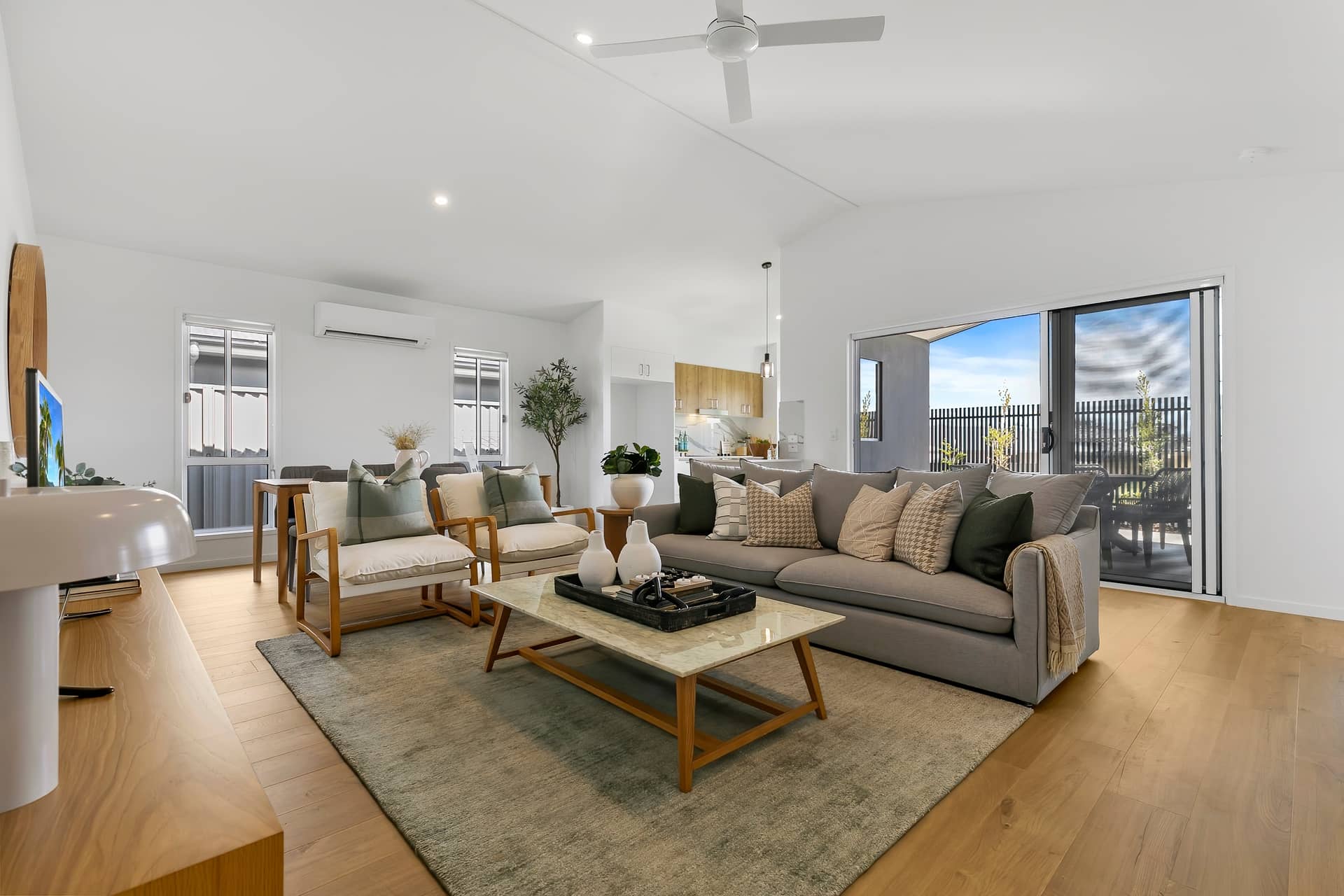 Listing 1378708 Main Image