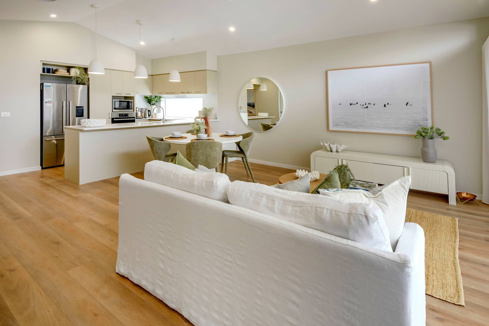 Modern open-plan living area with kitchen, dining table and lounge.